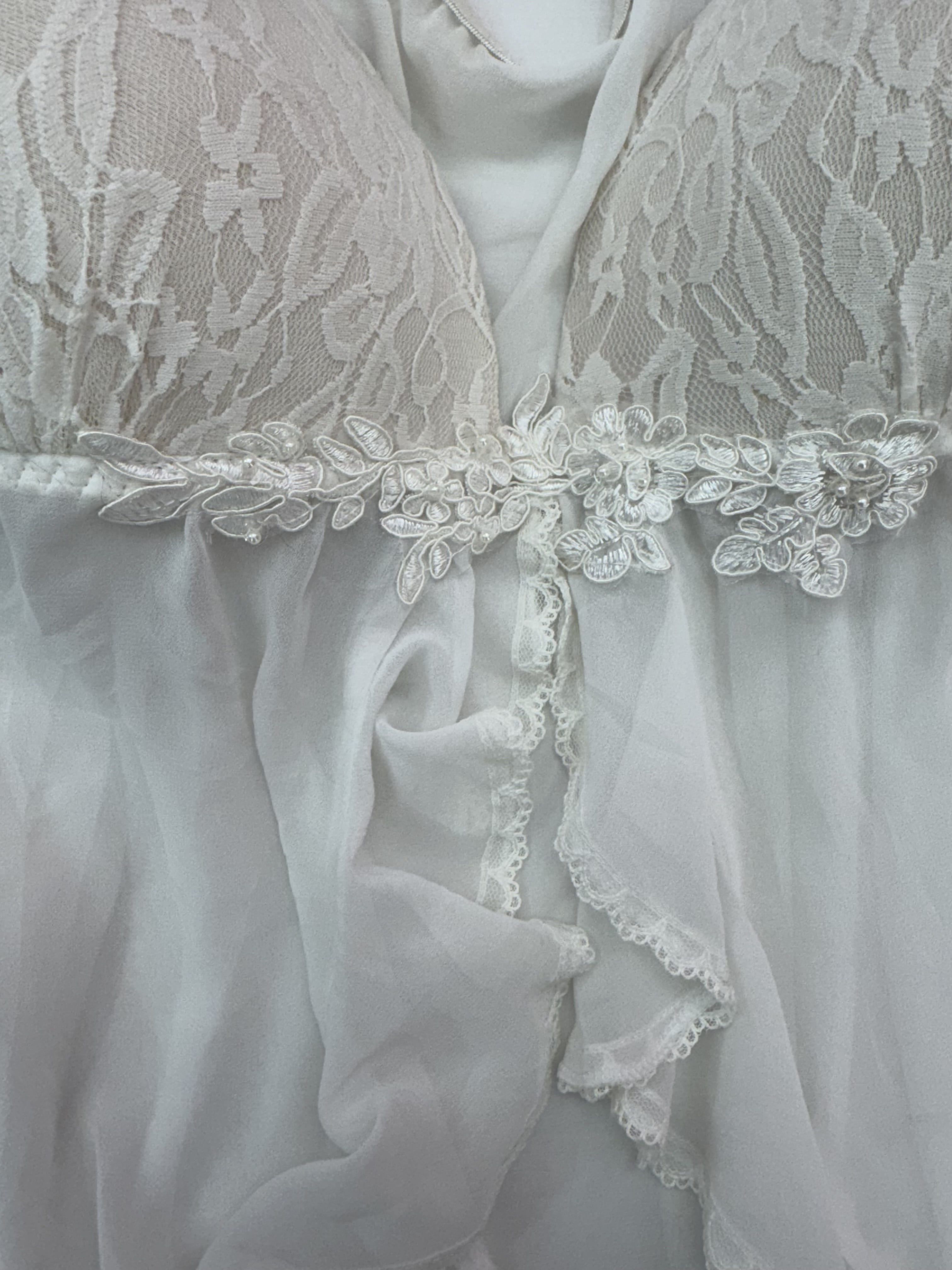 Bata Blanca Bordada