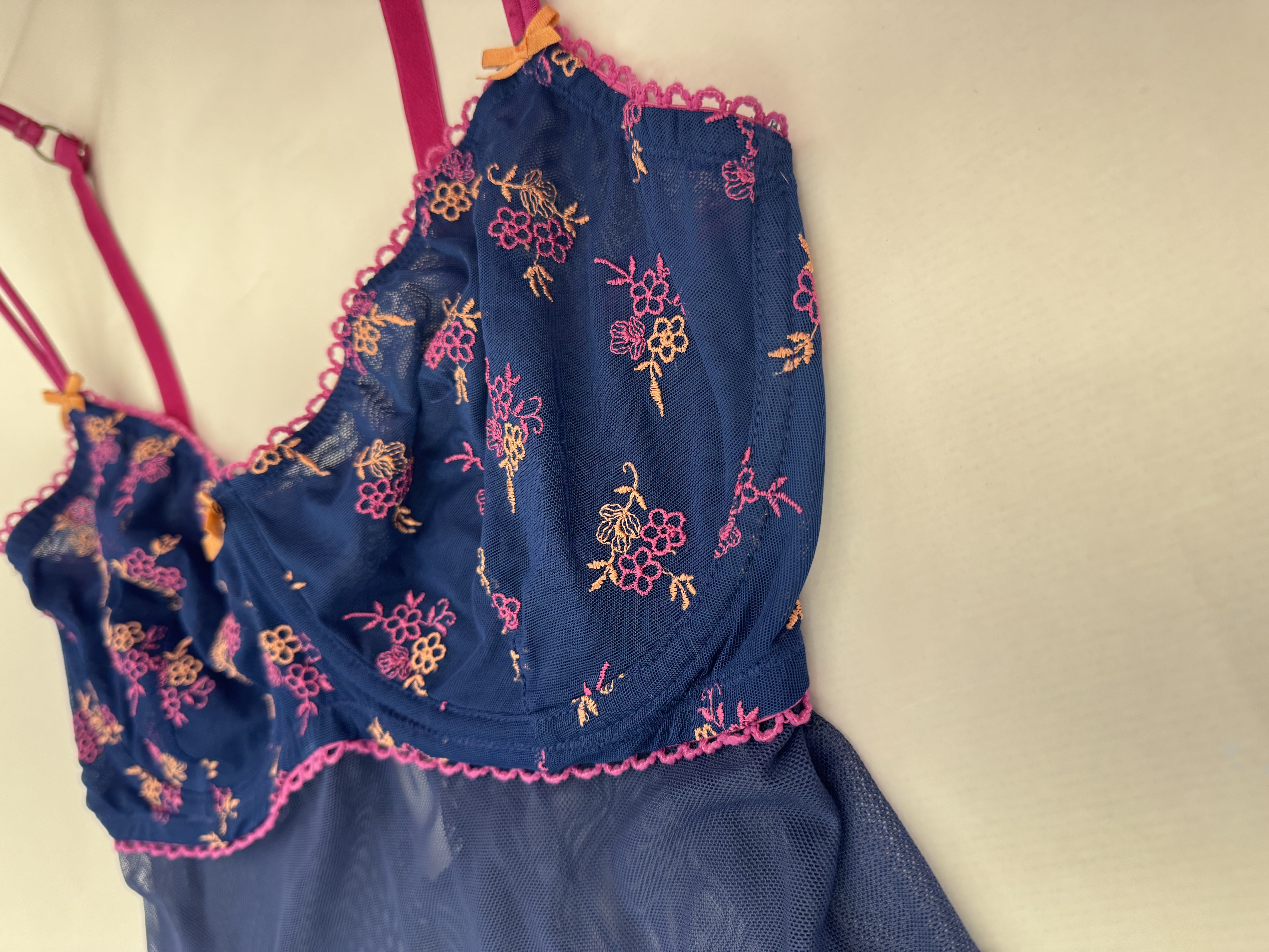 Babydoll Purpura con Detalles Plateados